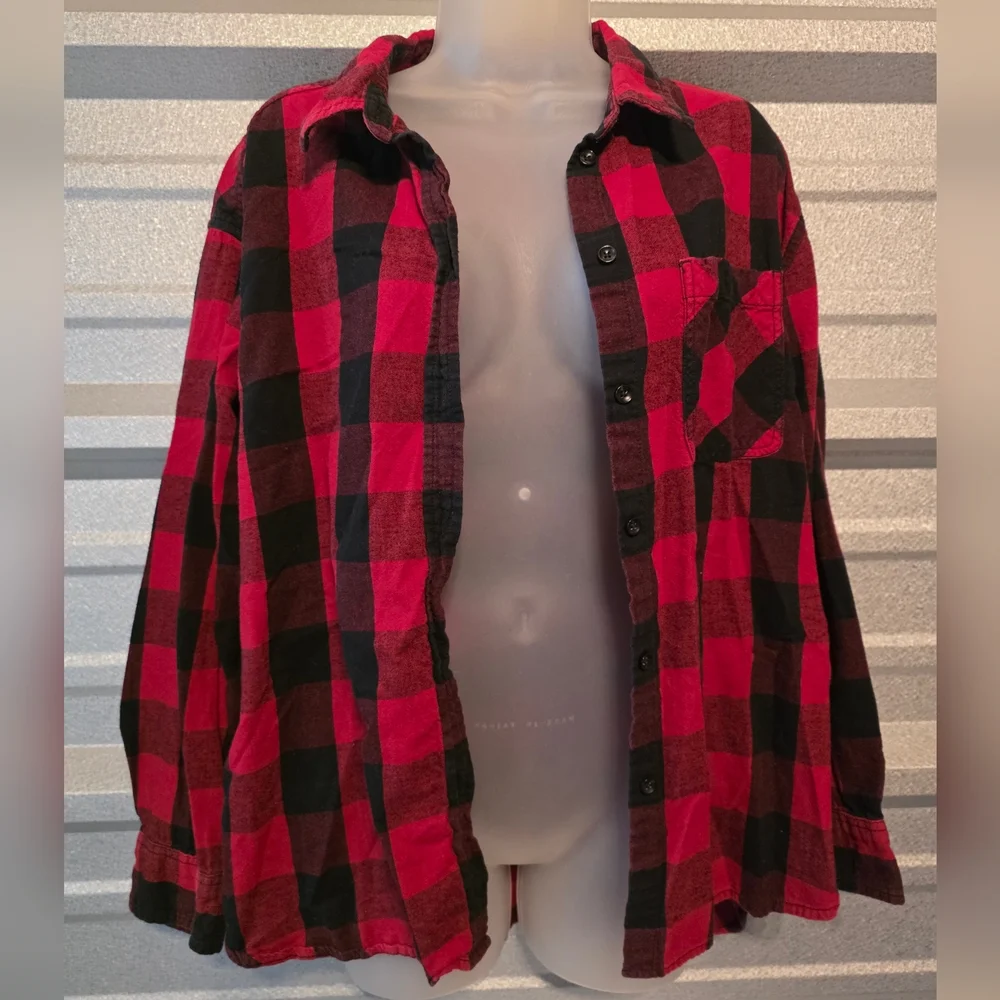 Time and Tru Red and Black Checkered Men's Shirt - Picture 2 of 4
